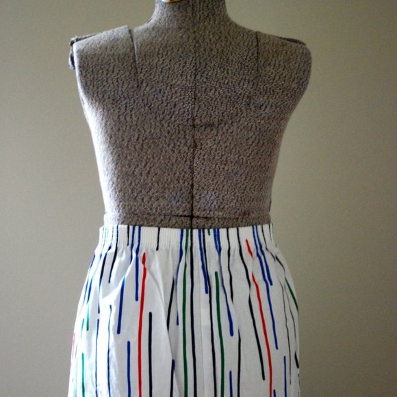 Colourful abstract patterned skirt - Picture 10 of 12